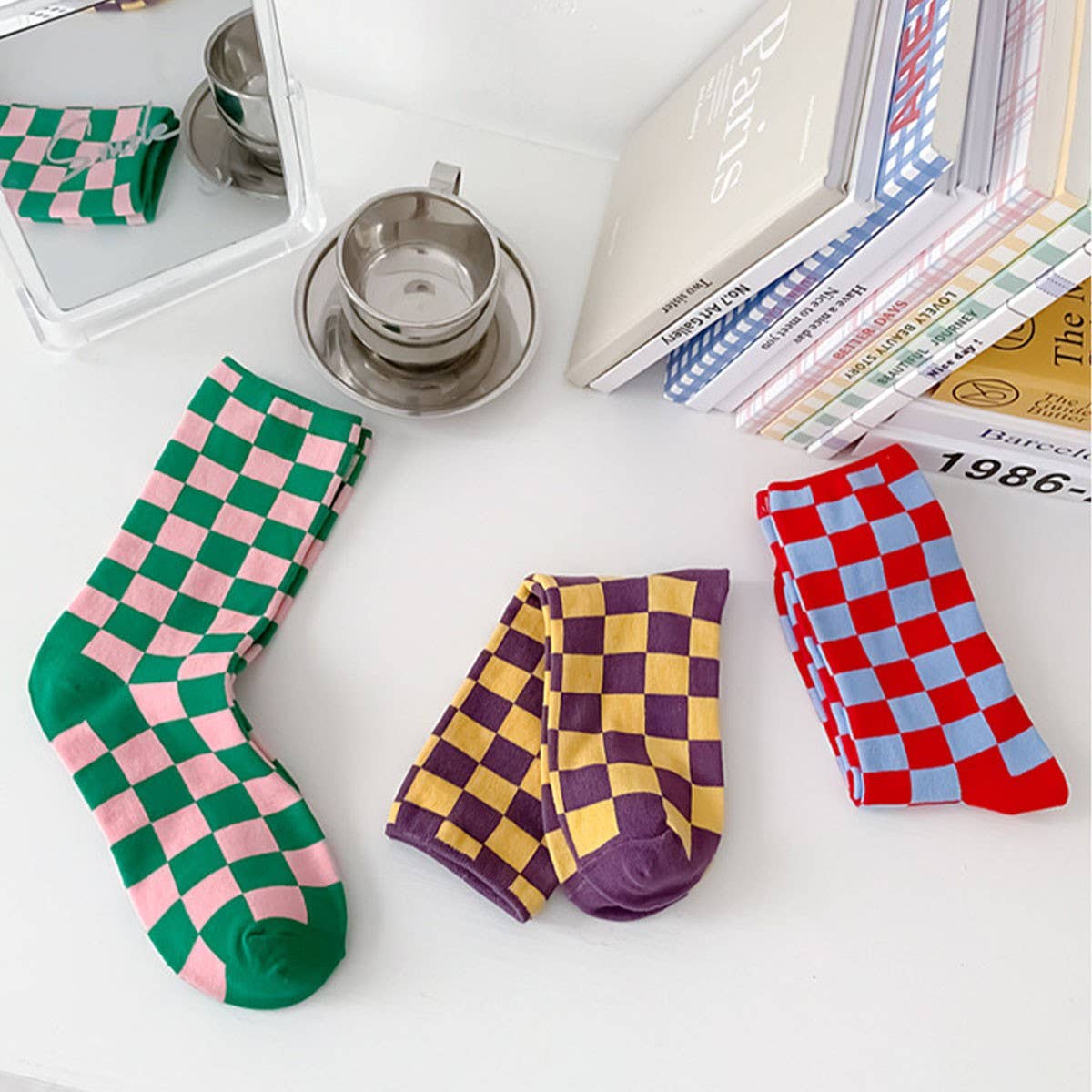 NEW ALL-PLAID MID-TUBE SOCKS FOR MEN AND WOMEN