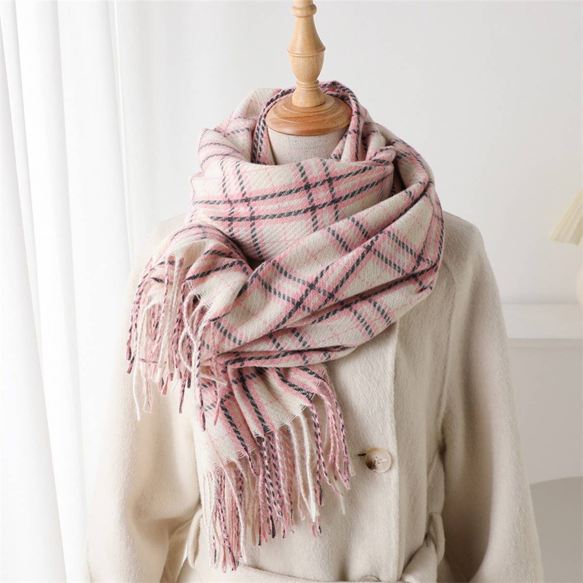 Elegant Plaid Tassel Scarf for Fall Winter