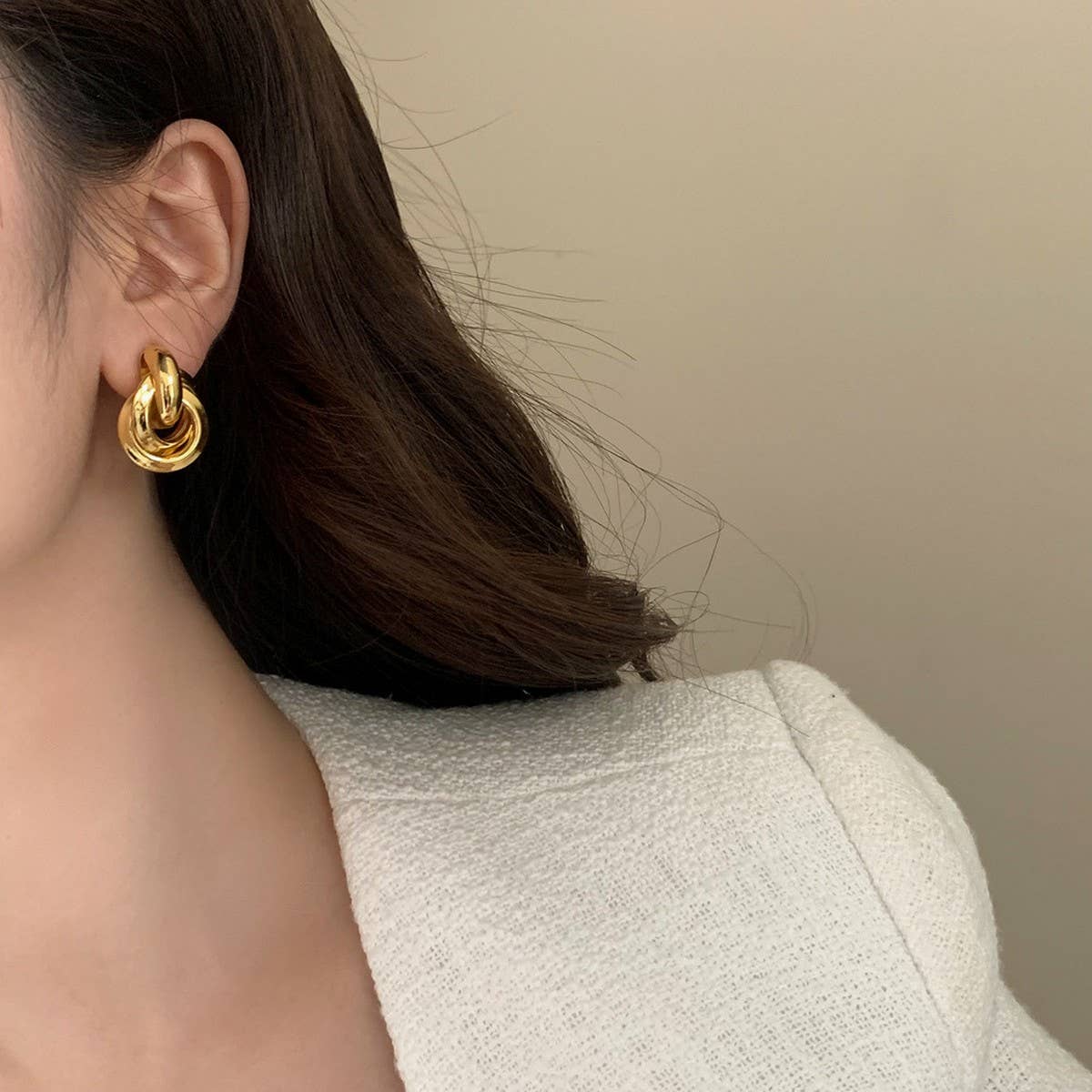 WOMEN'S VERSATILE METAL ELEGANT HOOP EARRINGS