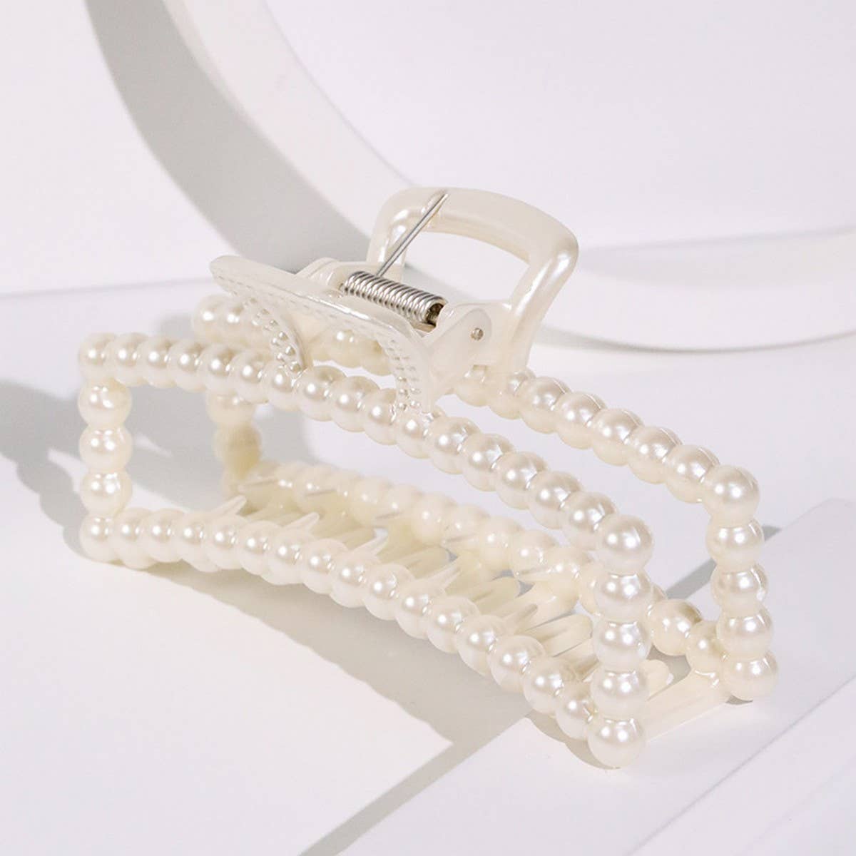Chic Pearl Heart Claw Clip ? Minimalist Hair Grip
