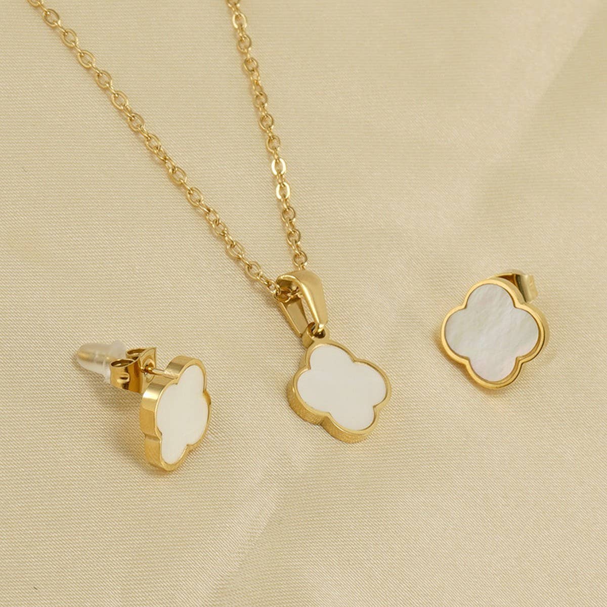 FOUR LEAF CLOVER SHELL EARRINGS NECKLACE SET