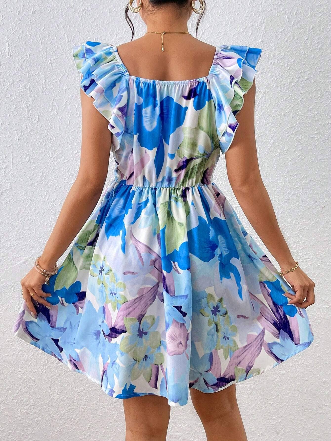 Deep V-neck, cinched waist, printed short dress