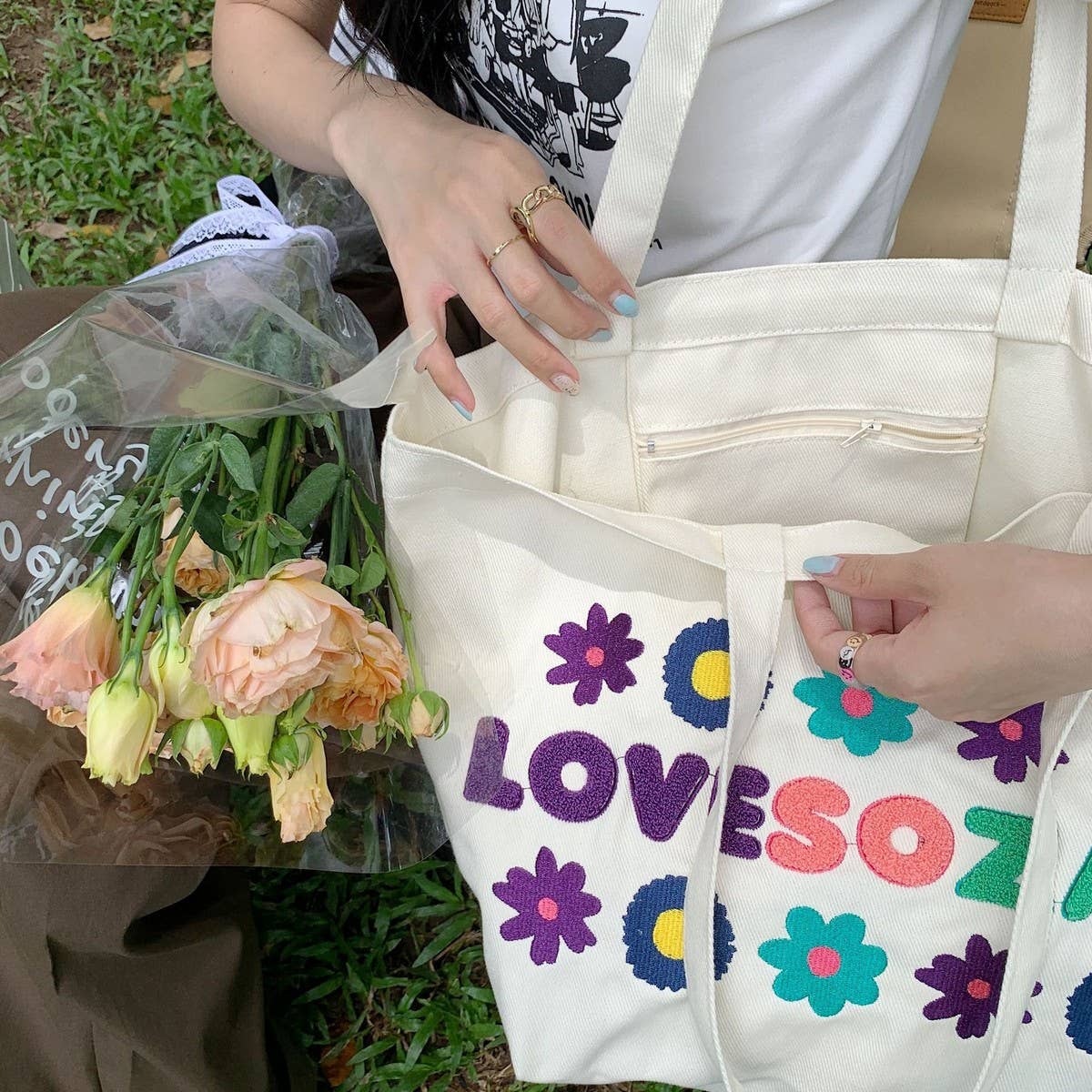 CWAB5818_FRENCH GIRL CANVAS BAG WITH EMBROIDERED FLOWERS