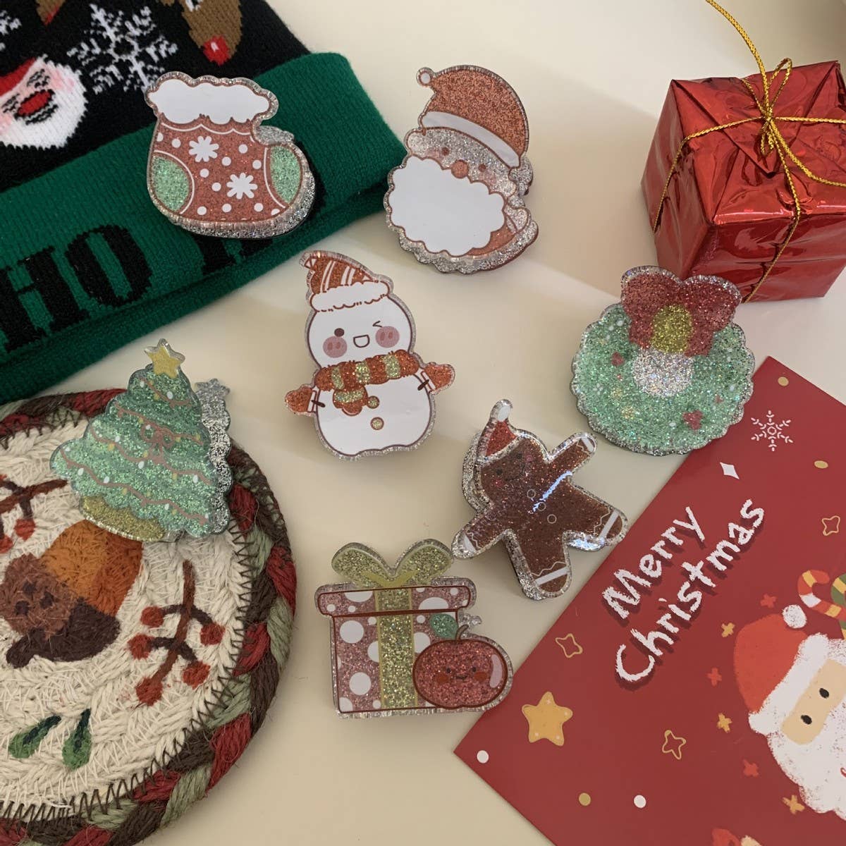 CWAHA07725_CHRISTMAS ACRYLIC SANTA REINDEER HAIR CLAW CLIP