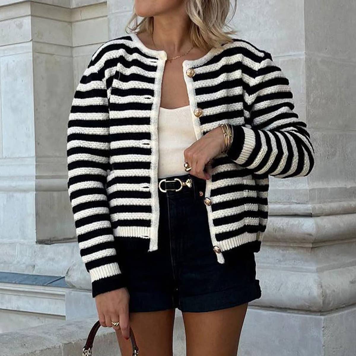 Collarless single breasted solid color cardigan coat