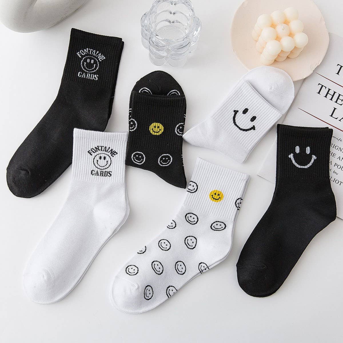 CARTOON BLACK AND WHITE SMILING FACE WOMEN'S SOCKS_CWMS1415