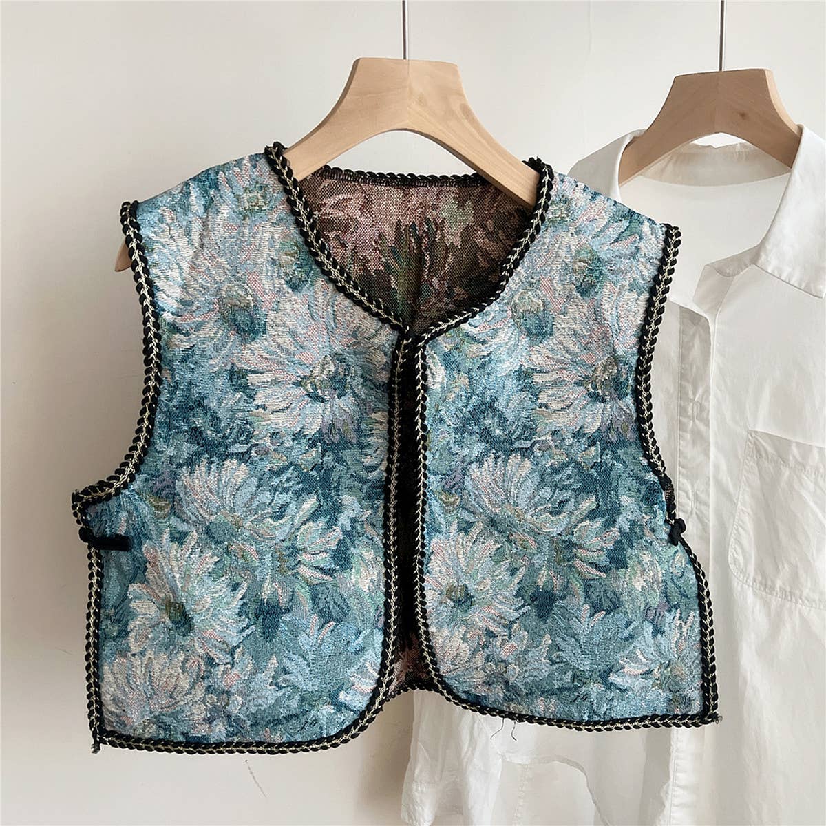 CWOV0642_ETHNIC STYLE EMBROIDERED NECK PROTECTION VEST