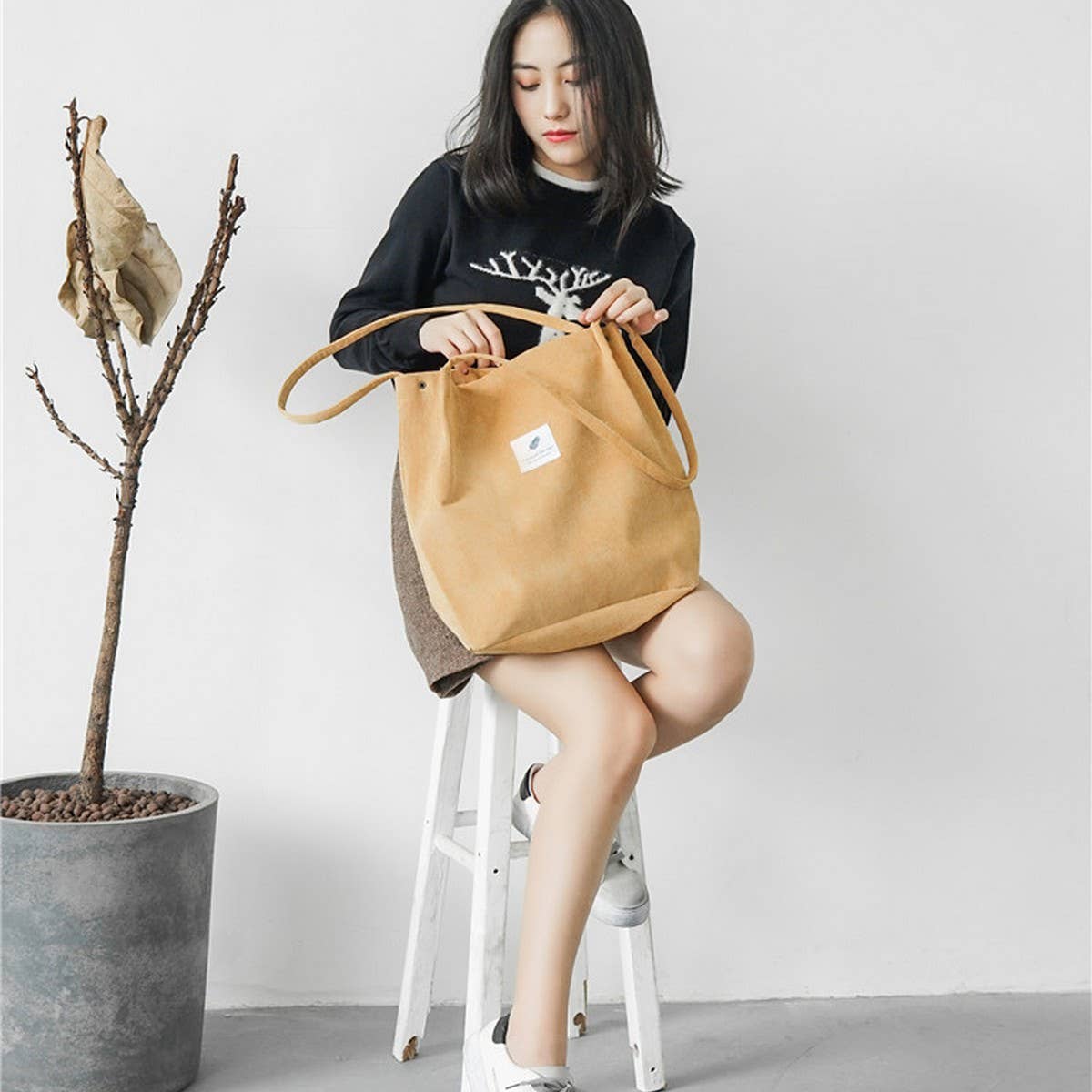 CWAB3911_CORDUROY SNAP-BUTTON LARGE-CAPACITY SHOULDER BAG