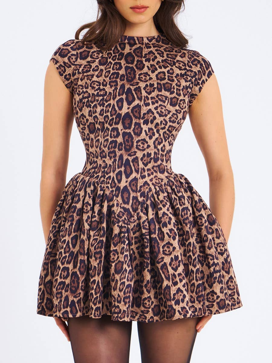 Backless round neck leopard print pleated dress