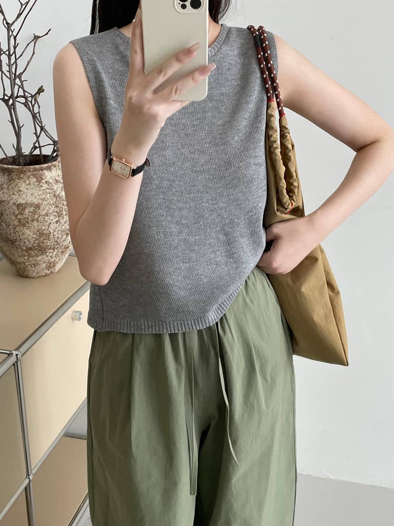 CREW-NECK AGE REDUCTION T-SHIRT SLEEVELESS TOP