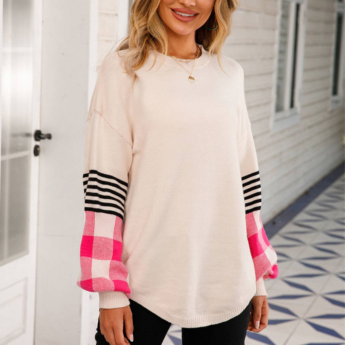 CREW NECK PLATE-SIZE SWEATER AND SMALL SHIRT