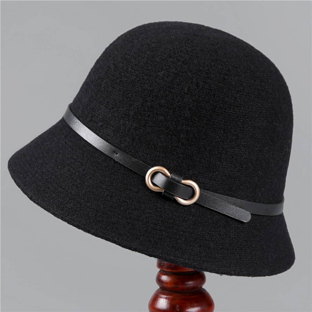 SIMPLE AND VERSATILE BUCKET HAT WITH BELT BUCKLE_CWAH1798