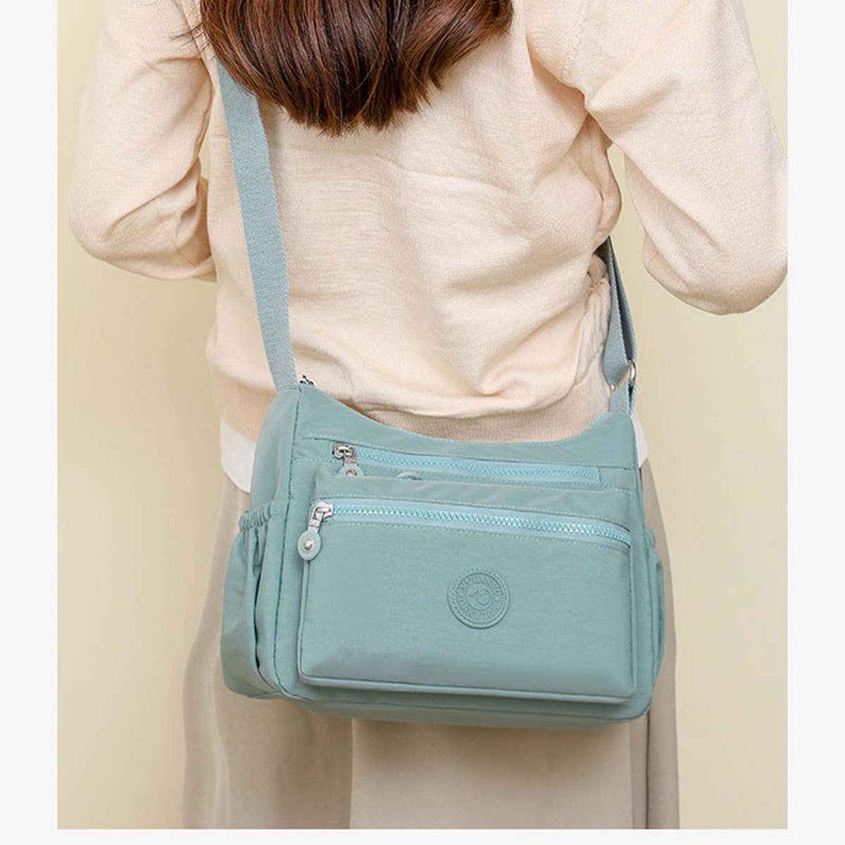 LIGHTWEIGHT NYLON MULTI-LAYER SHOULDER BAG