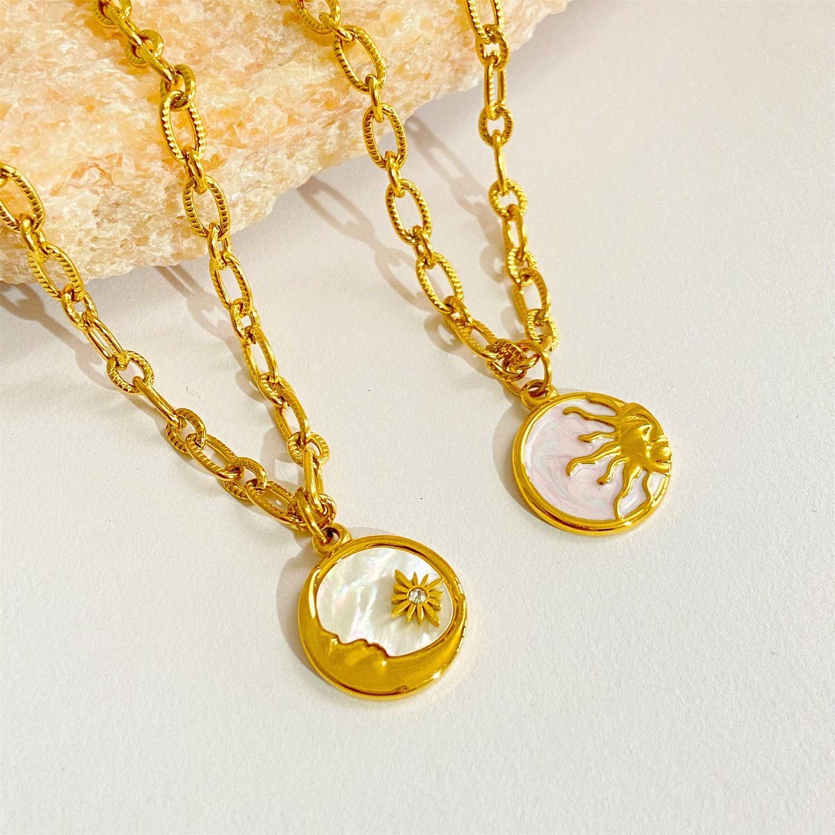 STAINLESS STEEL VINTAGE ROUND COIN NECKLACE_CWMM3782
