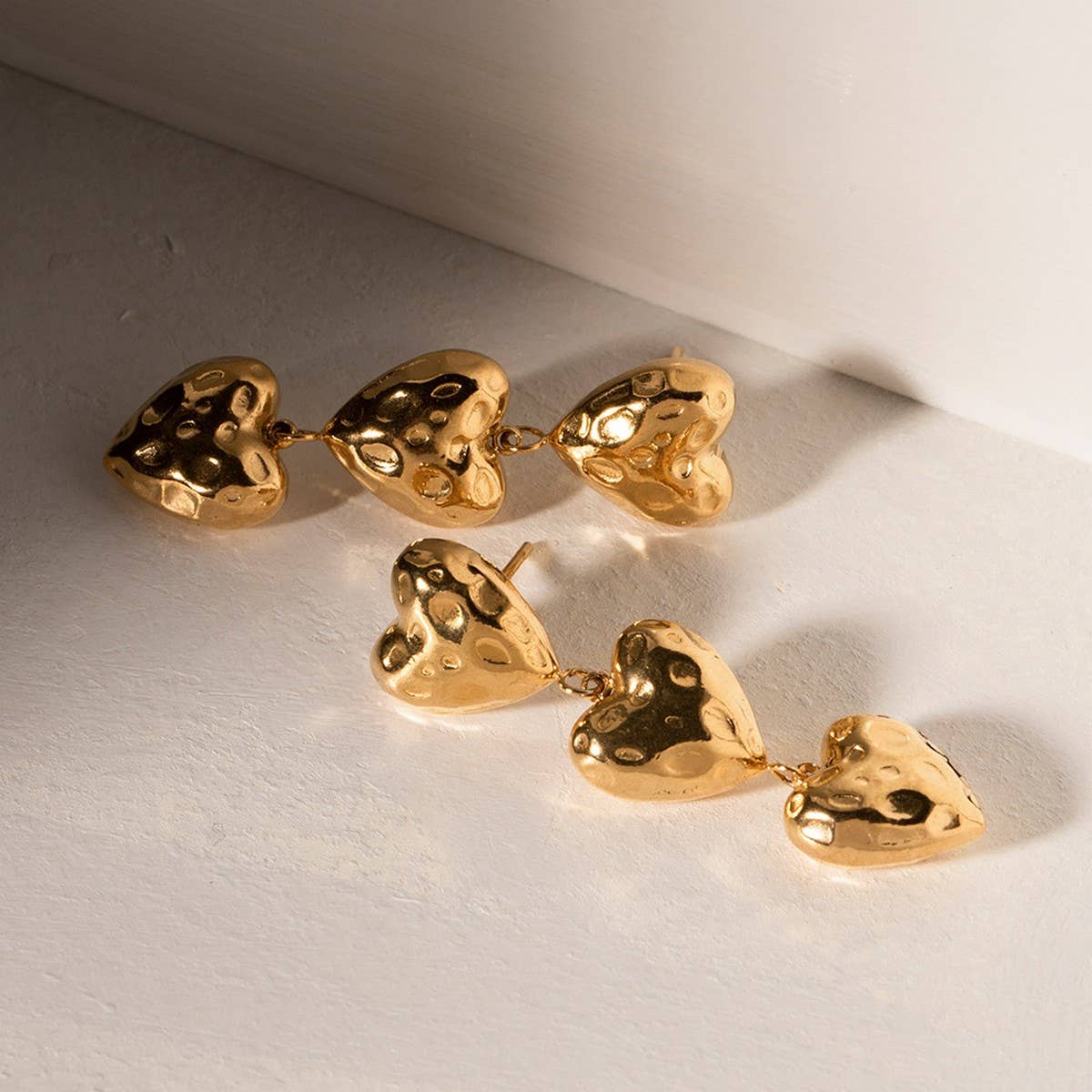 RETRO COURT BAROQUE LOVE LIGHT LUXURY EARRINGS_CWASC1643