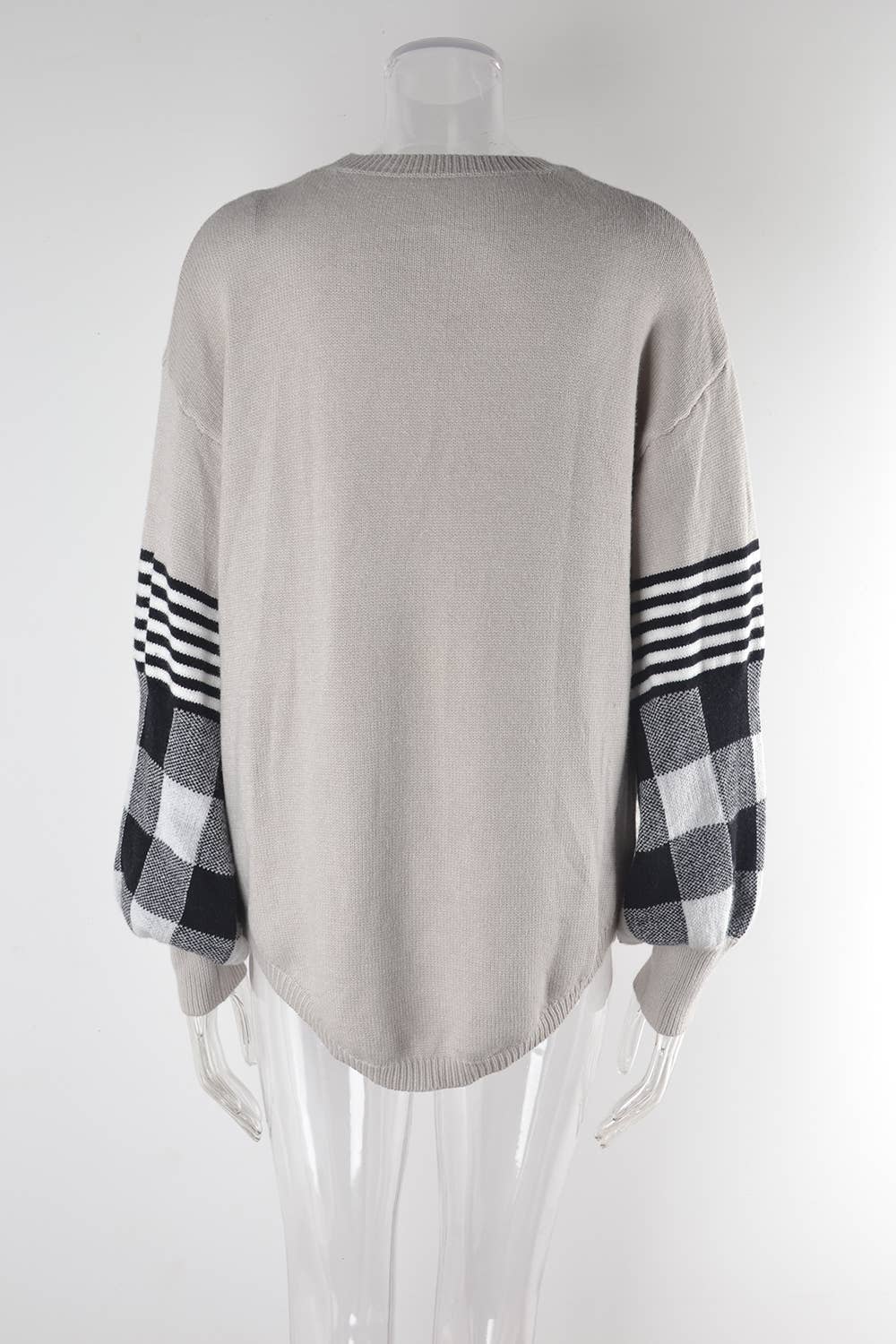 CREW NECK PLATE-SIZE SWEATER AND SMALL SHIRT