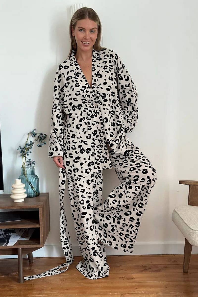 CWSPJ0337_LEOPARD PRINT LONG SLEEVE AND PANTS PAJAMA SET