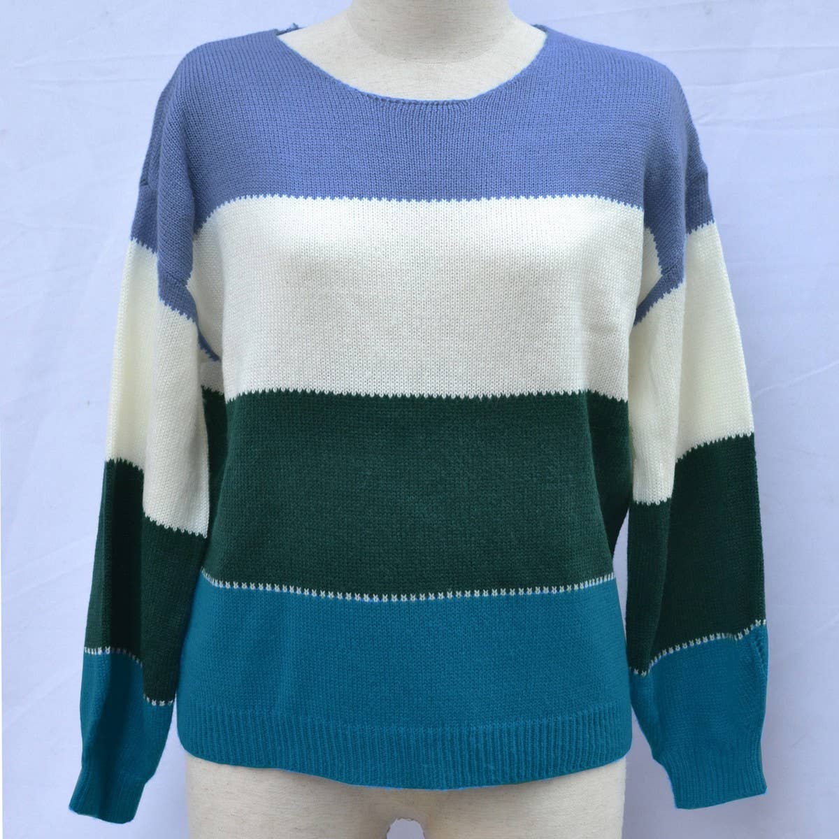Color-matching crew-neck loose knit sweater