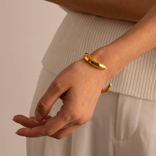 18K Gold Irregular Wave Cuff in Titanium Steel_CWAJE4654