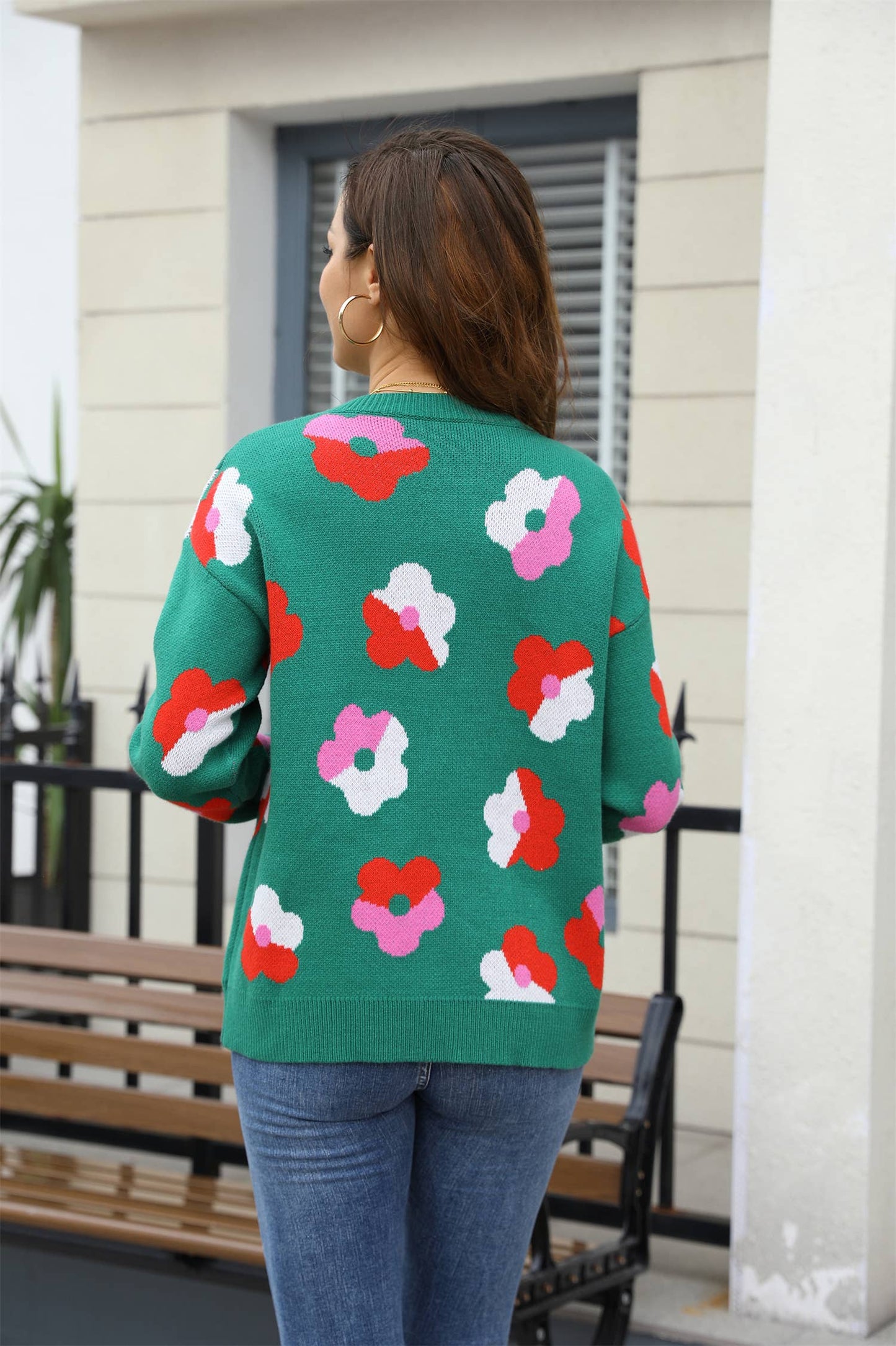 Color-blocked round-neck fashion knitted sweater