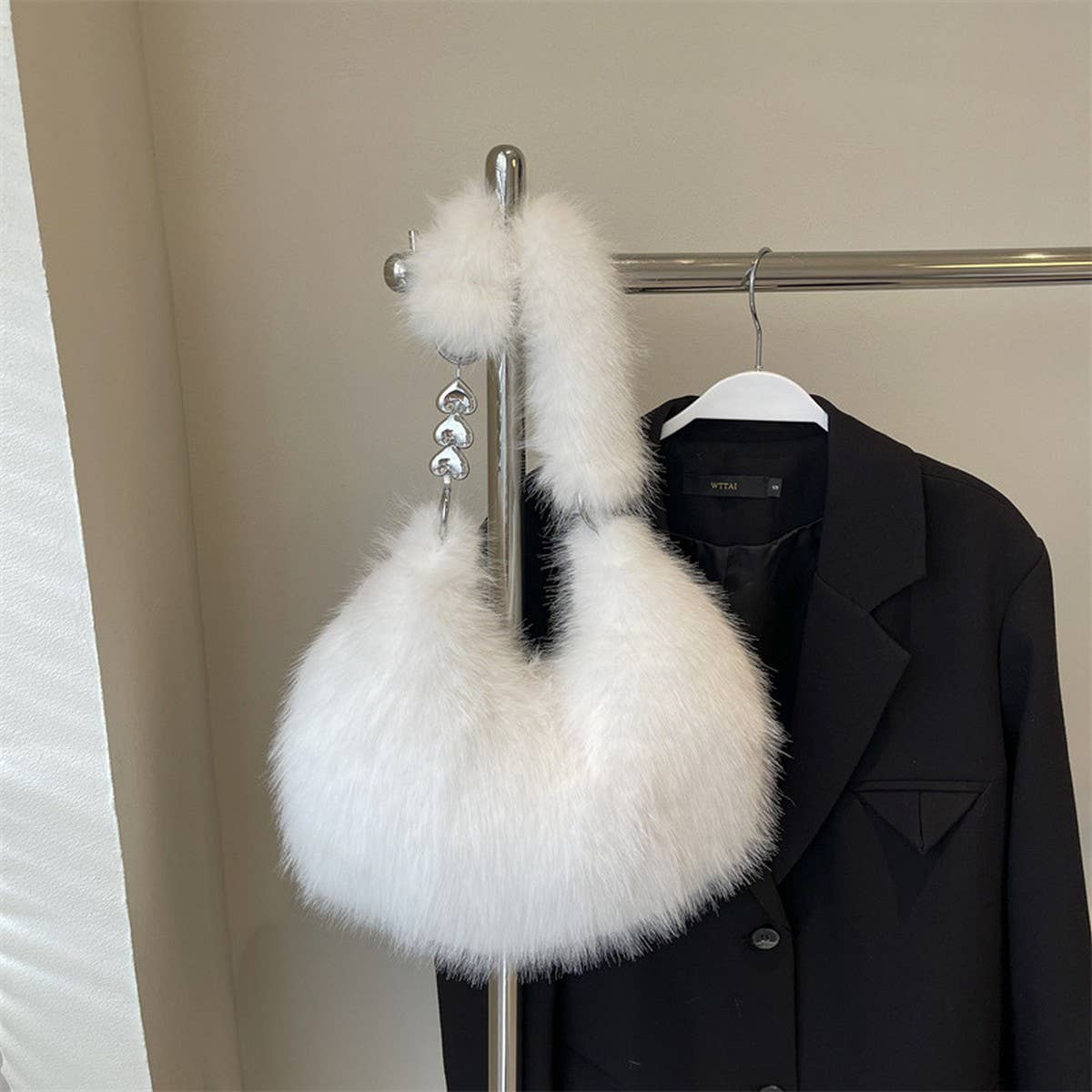 WINTER HANDBAG PLUSH SHOULDER DUMPLING BAG_CWAB3970