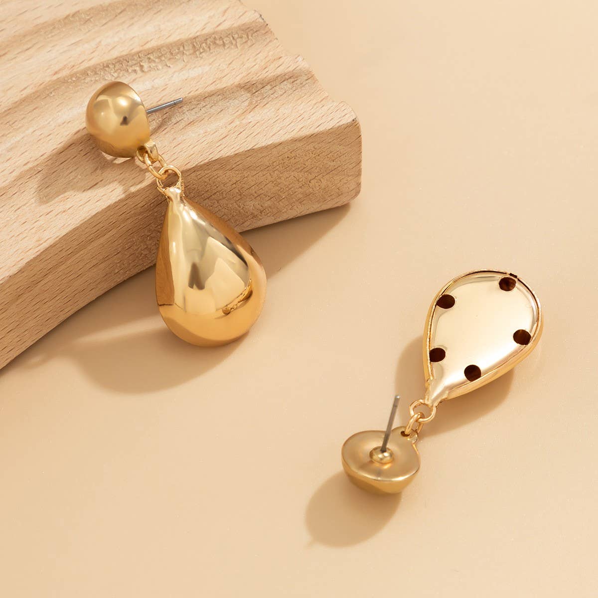 MINIMALIST GEOMETRIC WATER DROP EARRINGS