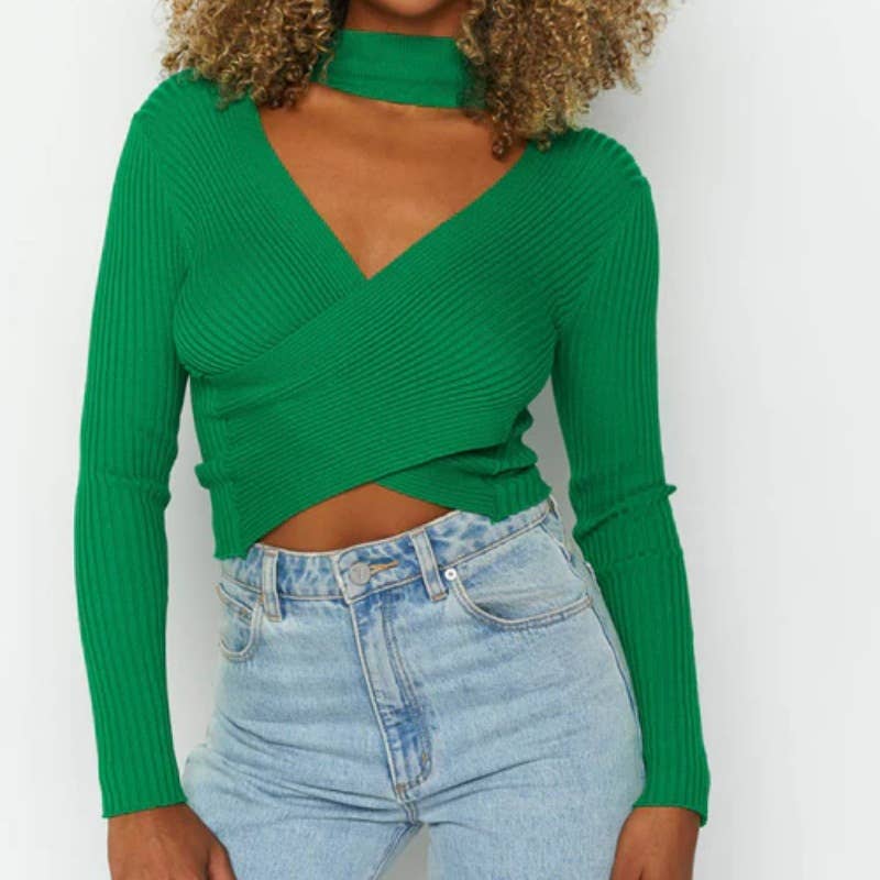 Cross-necked crop top knitted sweater