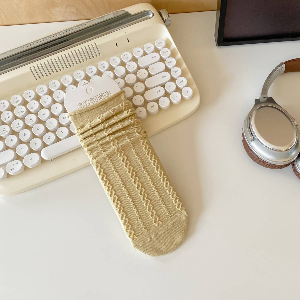 CWMS2504_MIDDLE-TUBE STRAIGHT SOCKS WITH CURLED EDGES