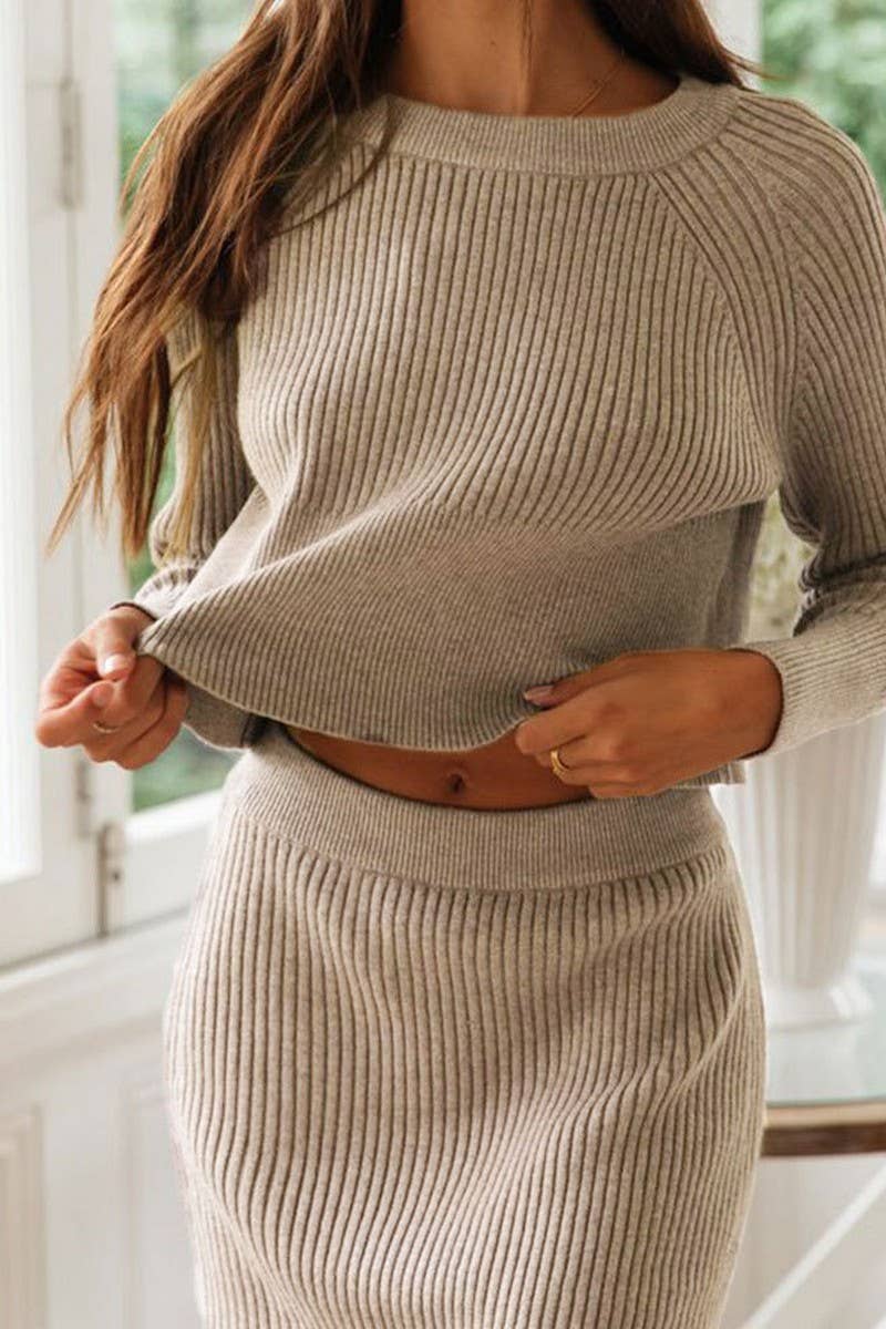 CWSTB1654_LONG-SLEEVED TOP AND SLIT LONG SKIRT KNITTED SUIT