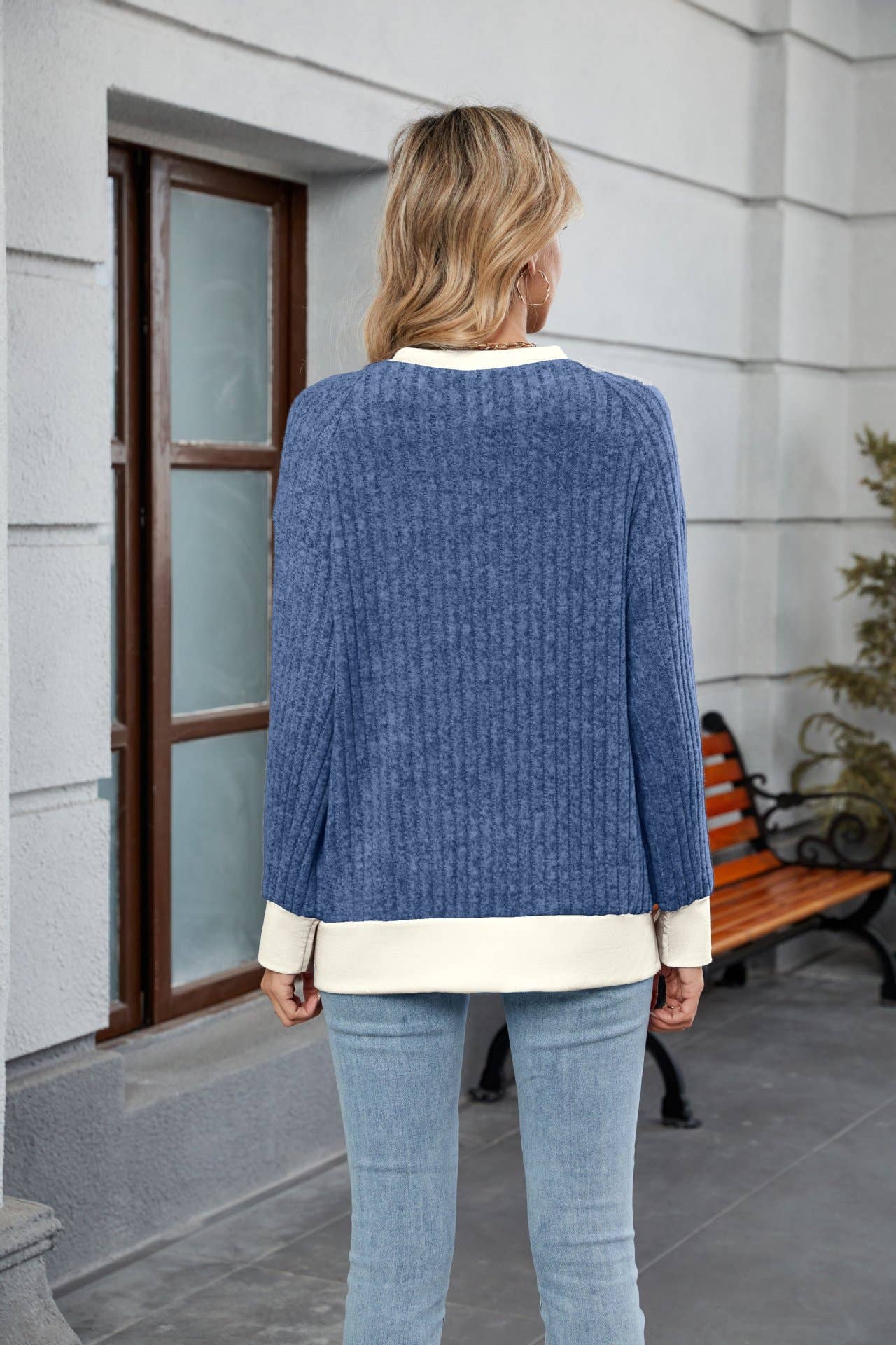 Fashionable color-blocked loose knitted top