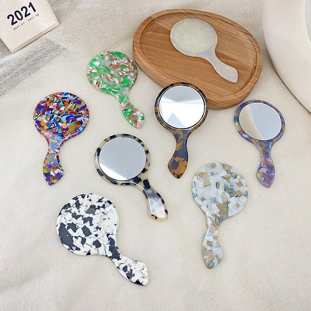 Retro Style Geometric Handheld Makeup Mirror_CWMM6397