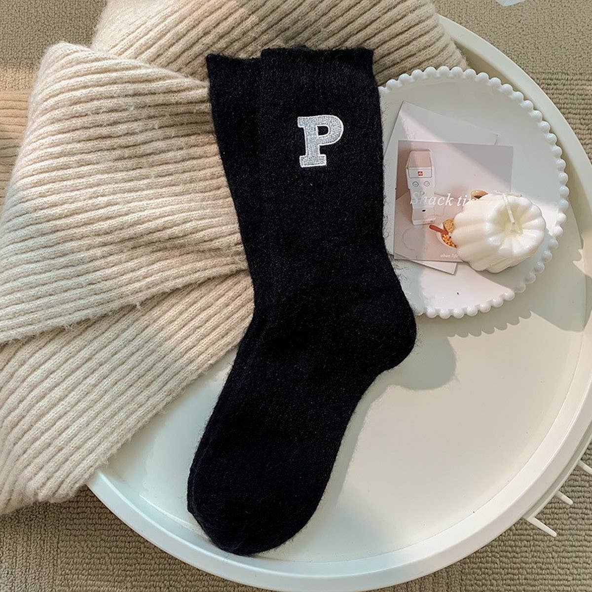 AUTUMN AND WINTER WARM LETTER P MID-TUBE SOCKS_CWMS1059
