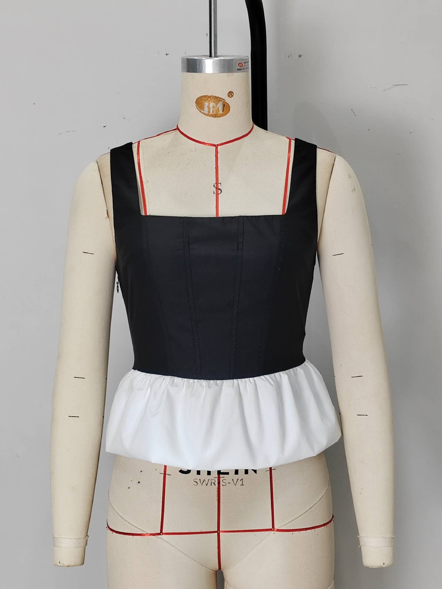 Color-blocking spliced cable top with halter top