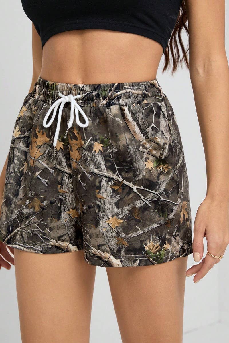 CWBSP0569_LOOSE DRAWSTRING CAMO SHORTS WITH BRANCH PRINT