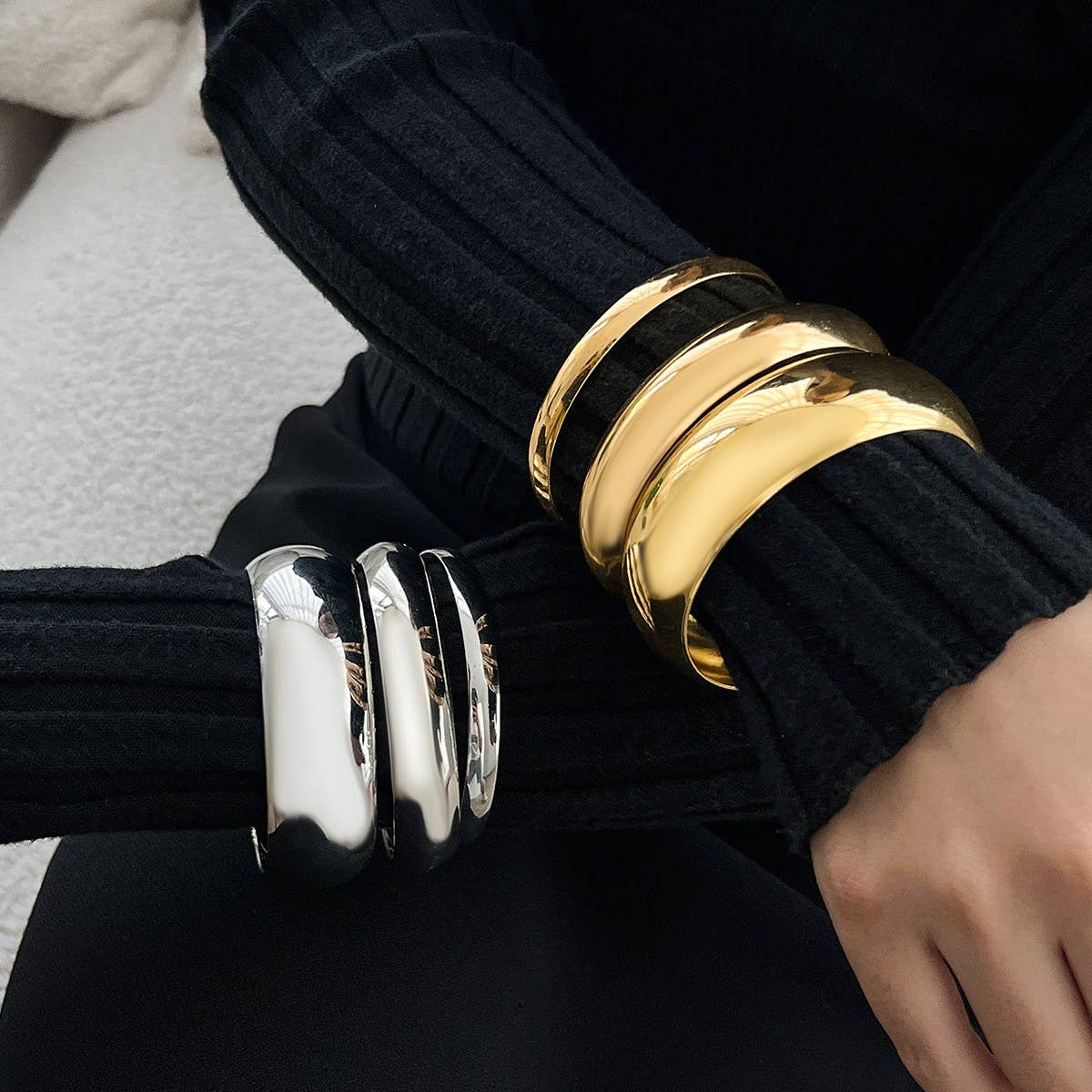 FASHIONABLE CURVED SMOOTH TWIST BRACELET