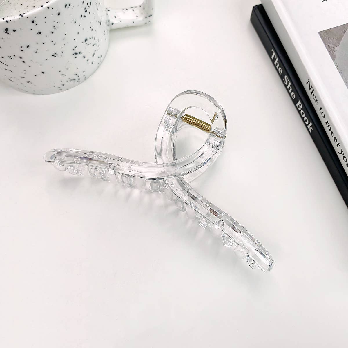 Arc-shaped semi-circular transparent gripper