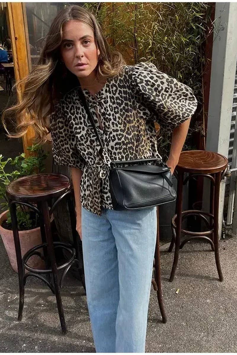 CWTBLL00717_SOLID COLOR PUFF SLEEVE PRINT LACE-UP SHIRT