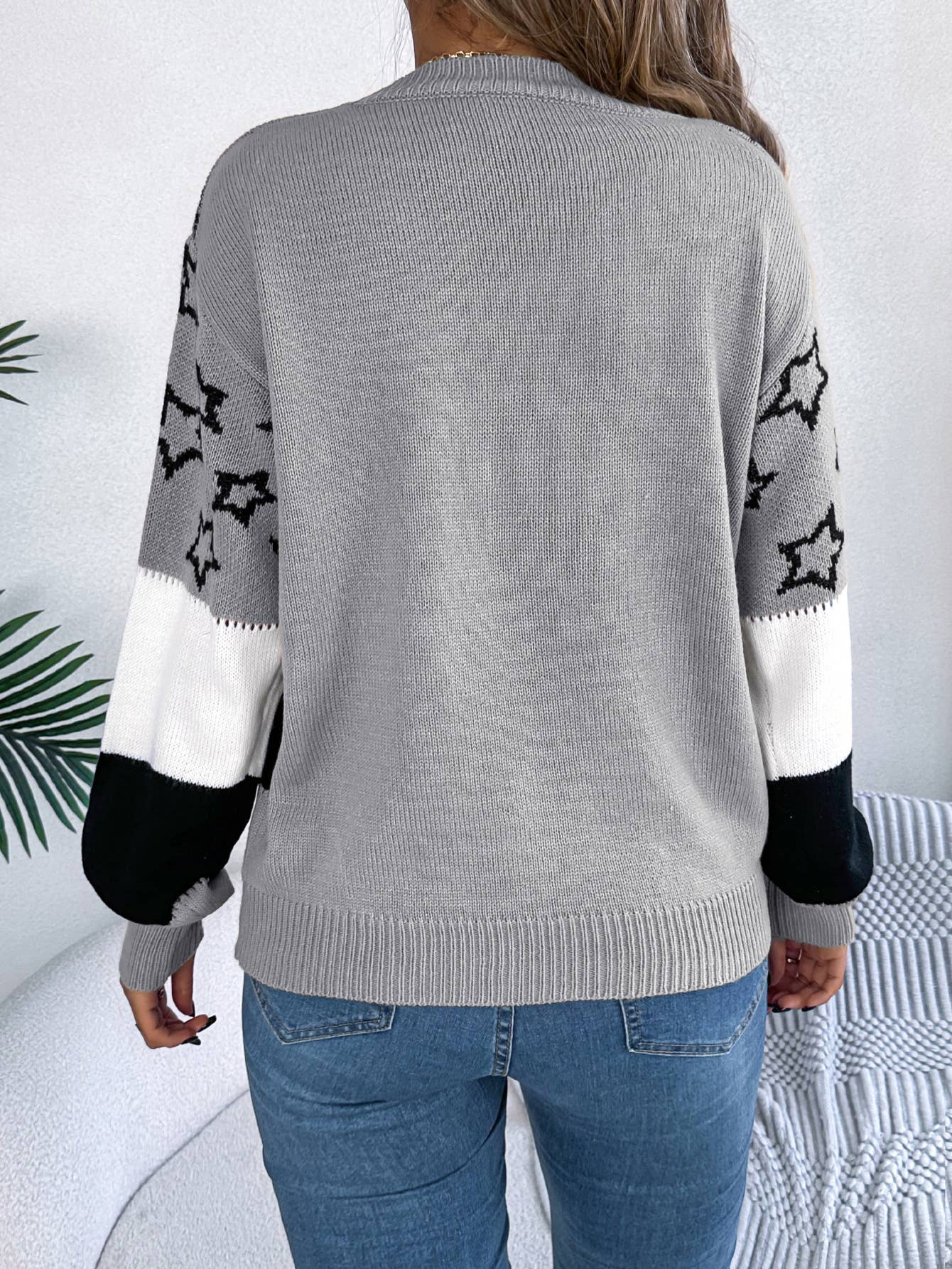 COLOR MATCHING STAR CUTOUT PULLOVER