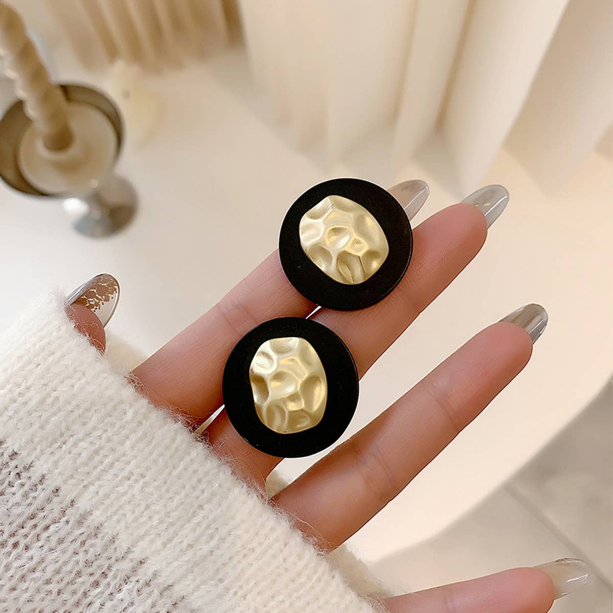 BLACK ELEGANT IRREGULAR EARRINGS_CWAJE1643