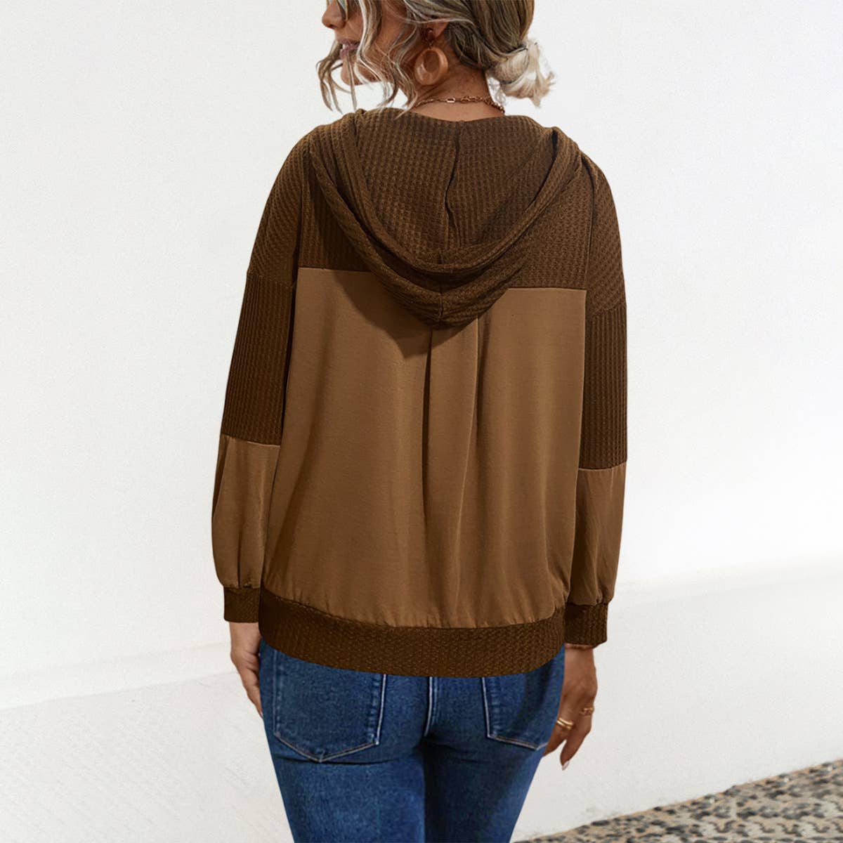 COLOR-MATCHING BUTTON-UP LONG-SLEEVED HOODIE