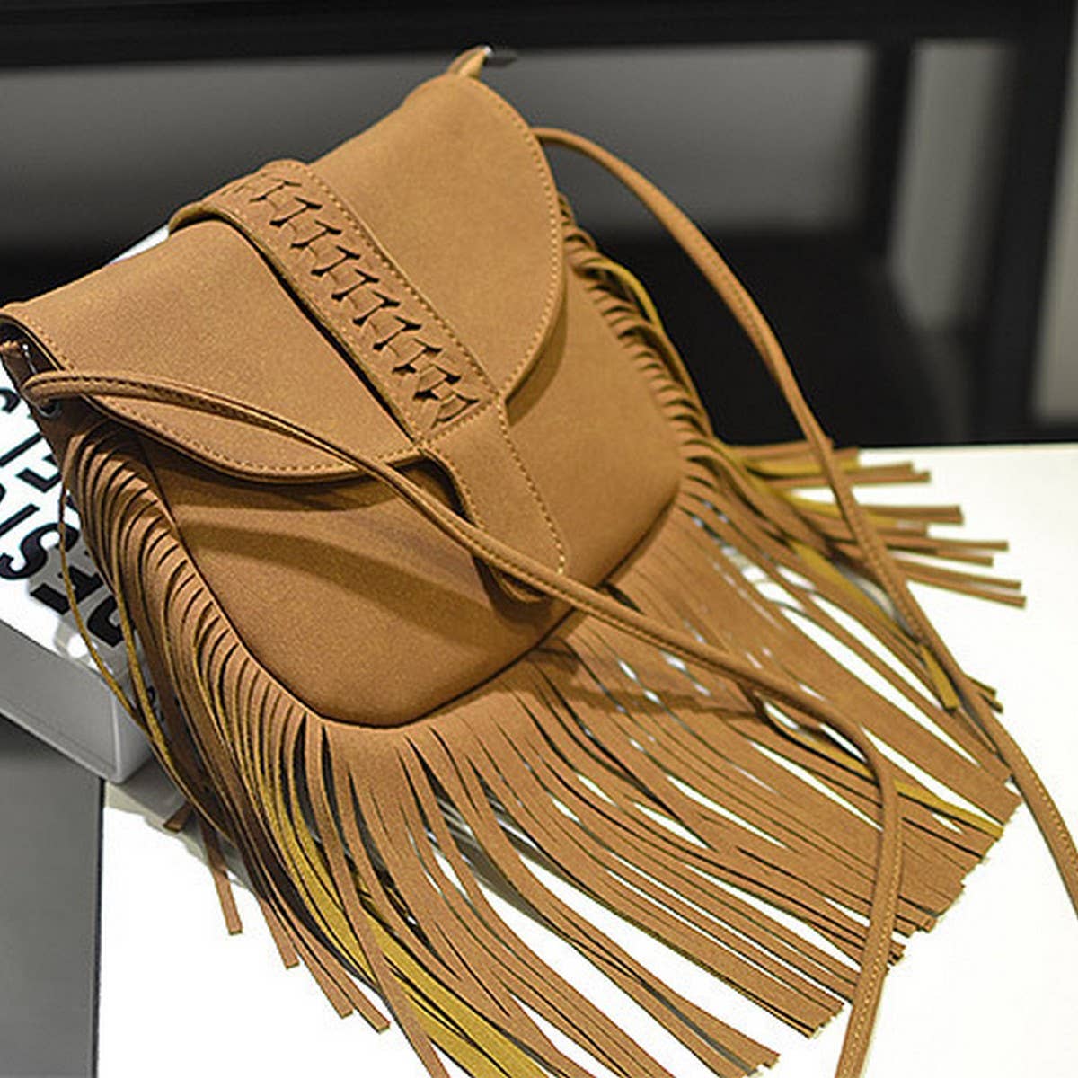 CWAB4566_FLAP WOVEN HALF CIRCLE TASSEL SHOULDER BAG