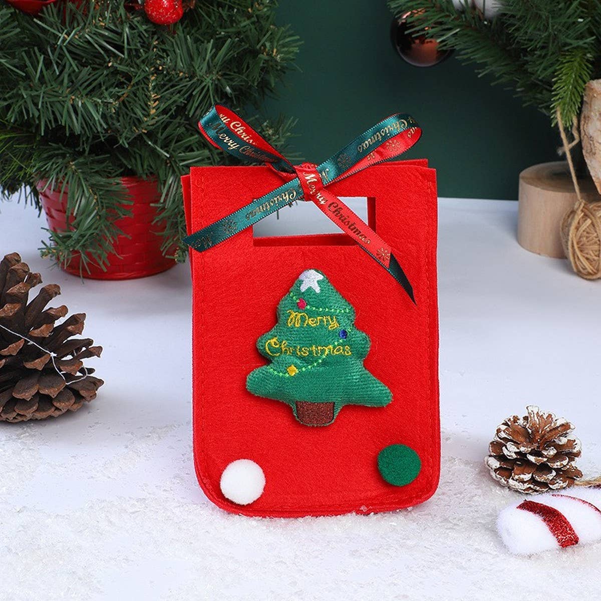 CWMM9359_CHRISTMAS EVE APPLE BOX HANDHELD GIFT BAG