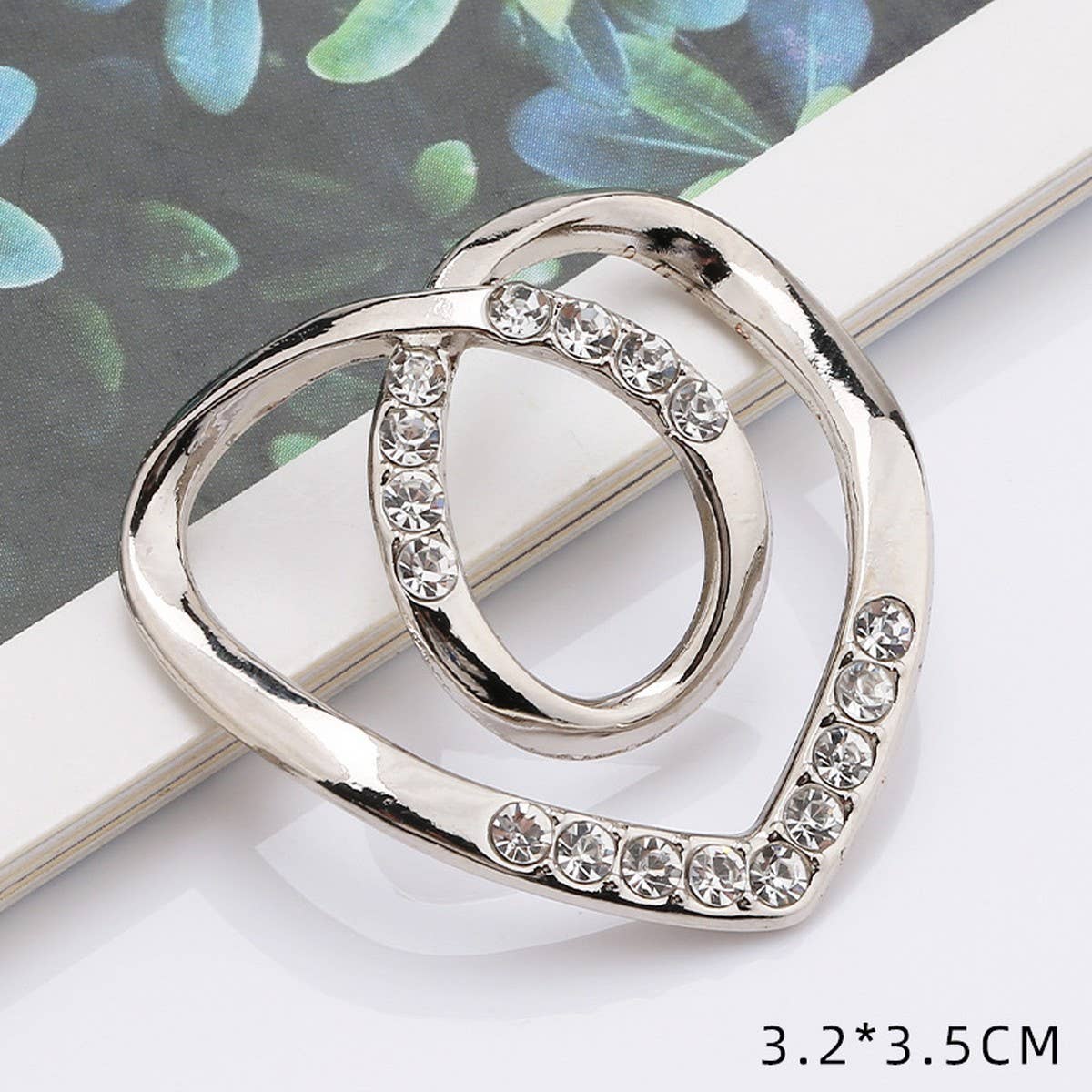 HEART-SHAPED METAL PEARL INLAID SCARF RING