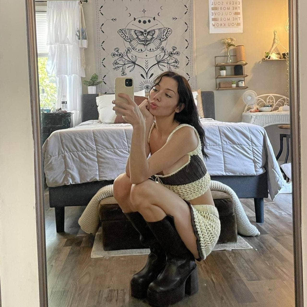 COLOR MATCHING SLEEVELESS VEST SPLIT SKIRT SUIT