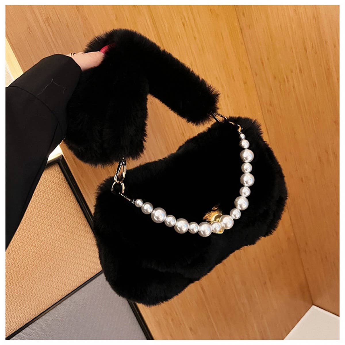 Fluffy Pearl Chain Shoulder Bag Women_CUAB00591