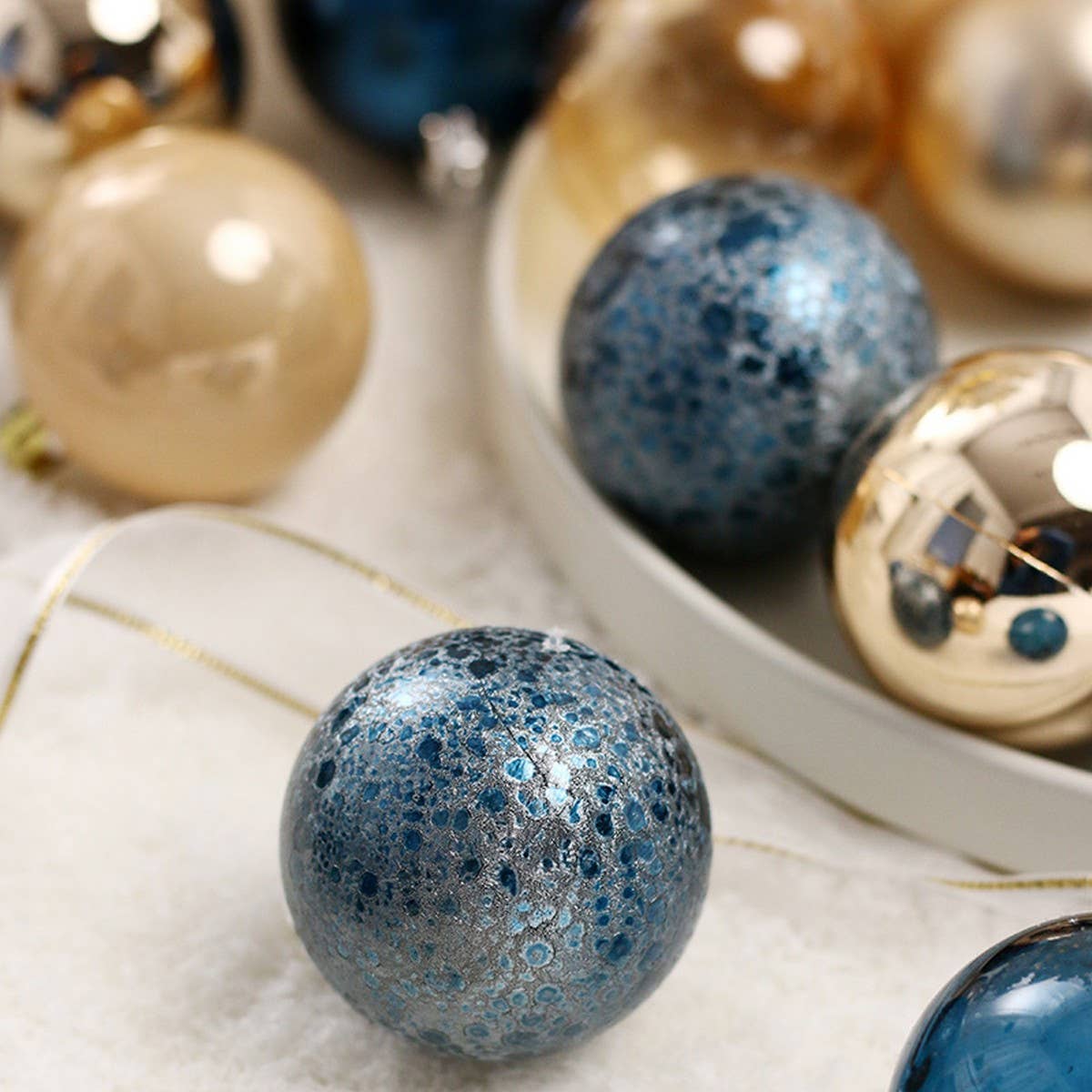 6CM Painted Christmas Balls Set of 12pcs_CWAJE5307