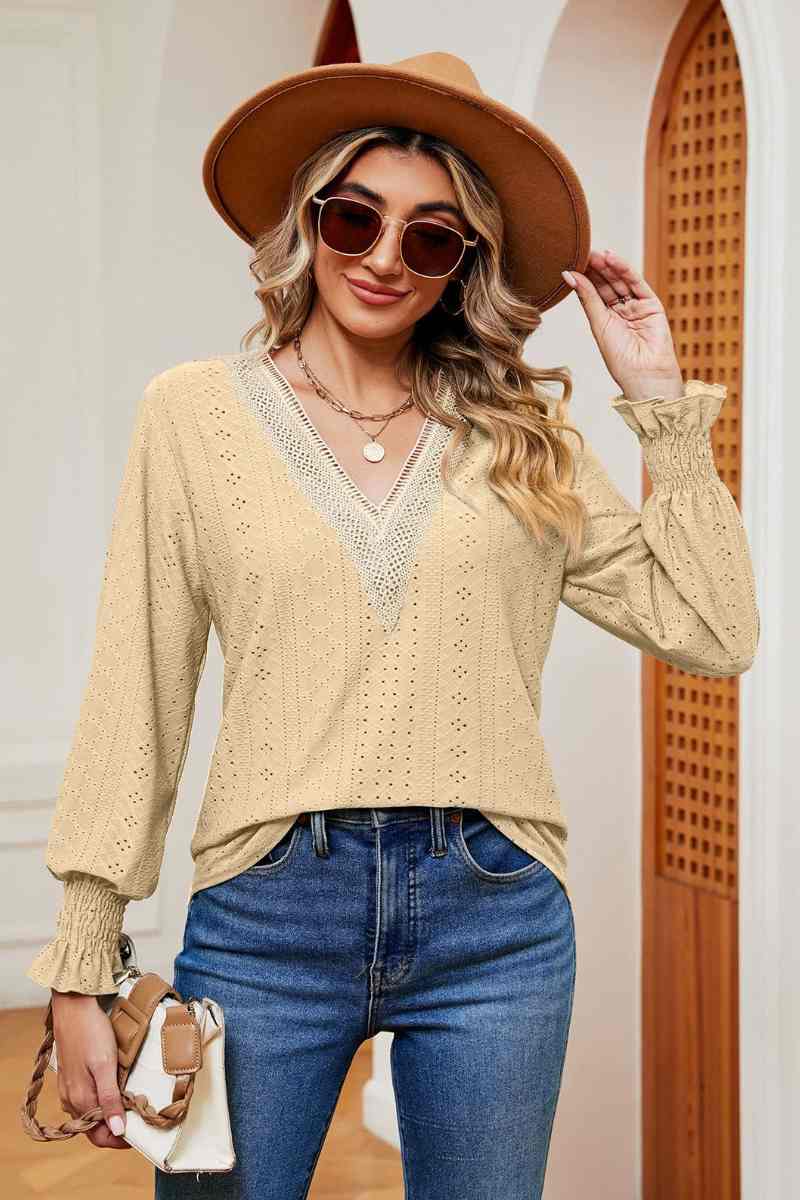 CWTBLL2837_V-NECK LACE PATCHWORK LONG-SLEEVED TOP