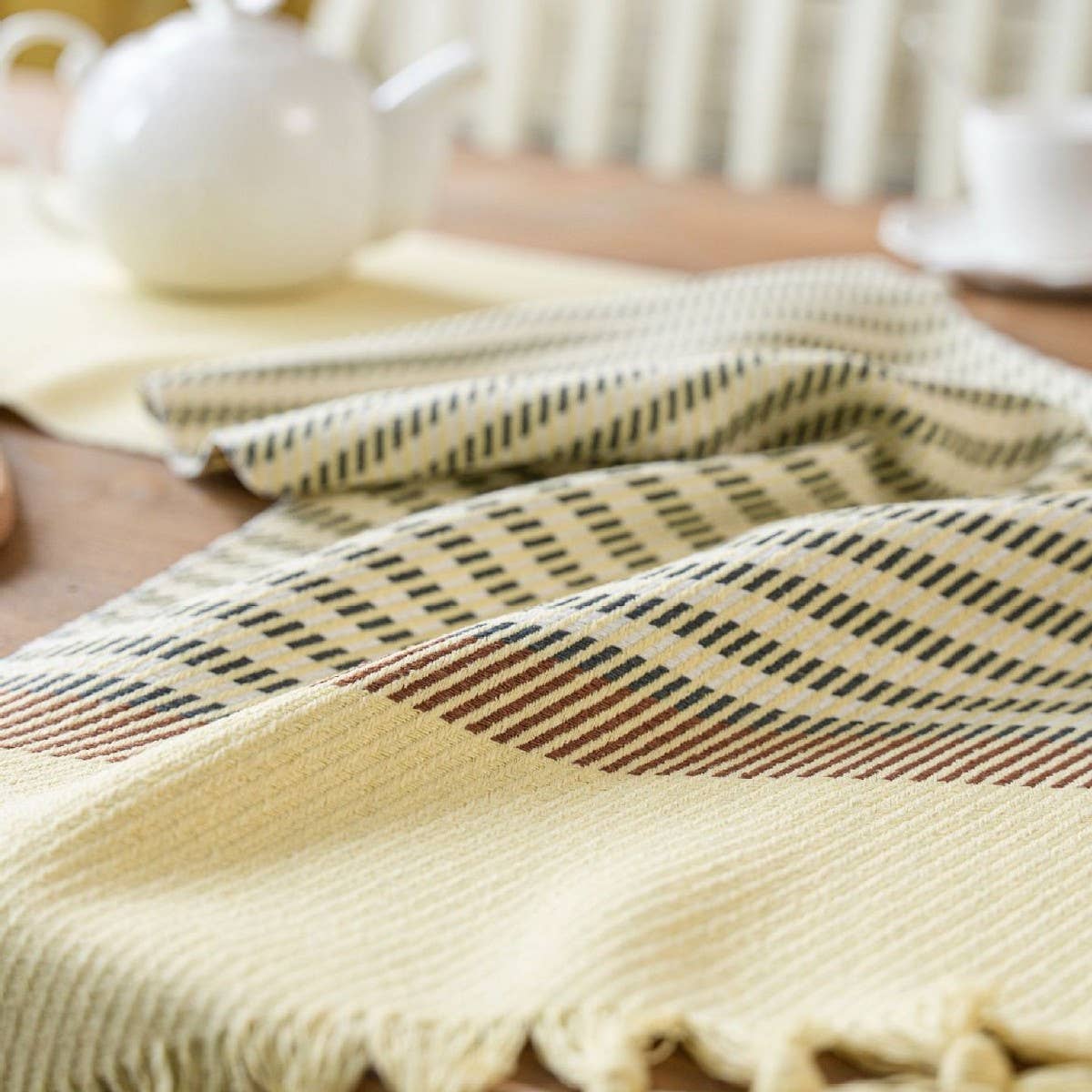 HOUNDSTOOTH TASSEL STYLISH TABLE RUNNER