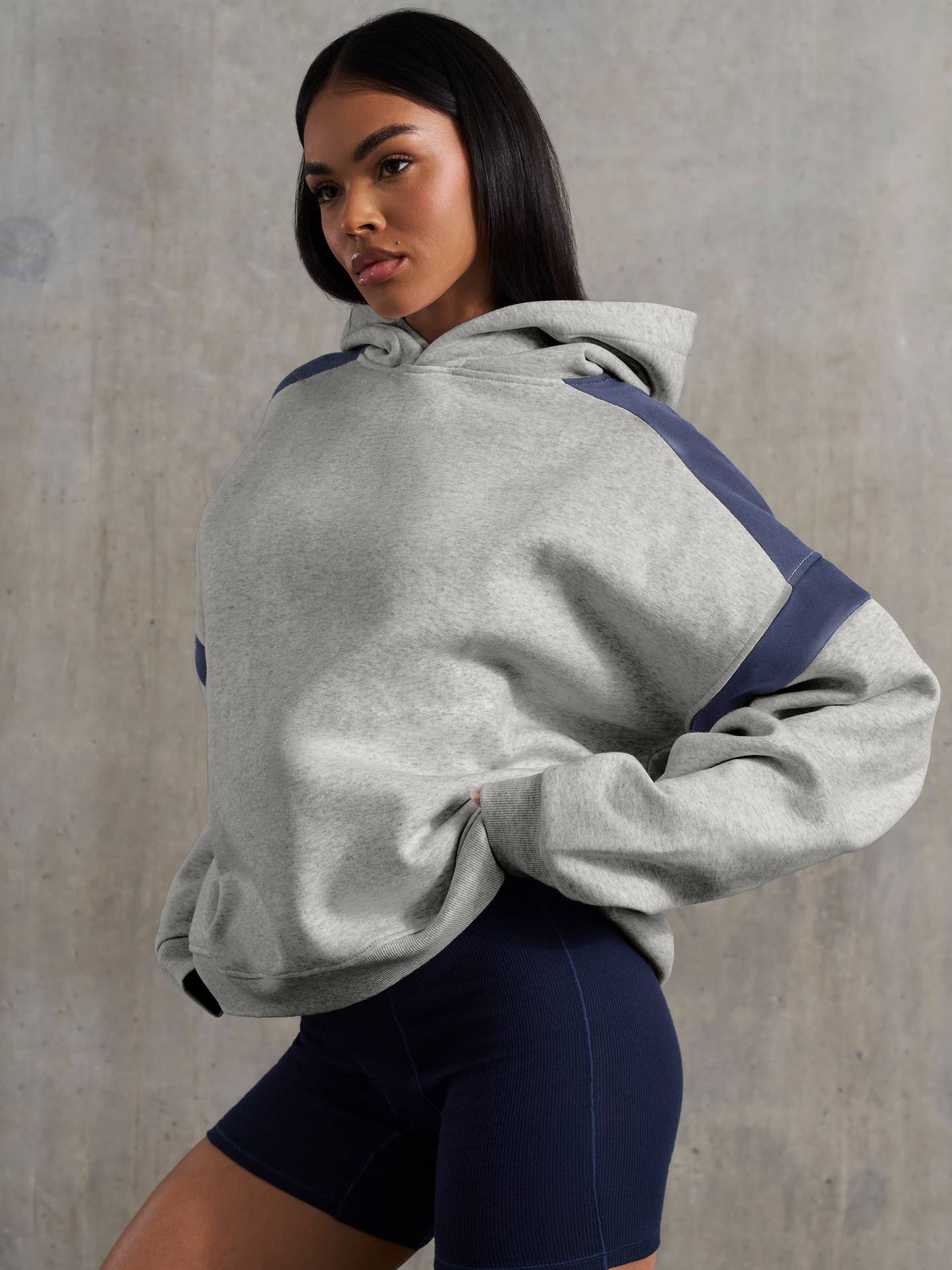 CONTRASTING OFF-SHOULDER BASEBALL HOODIE