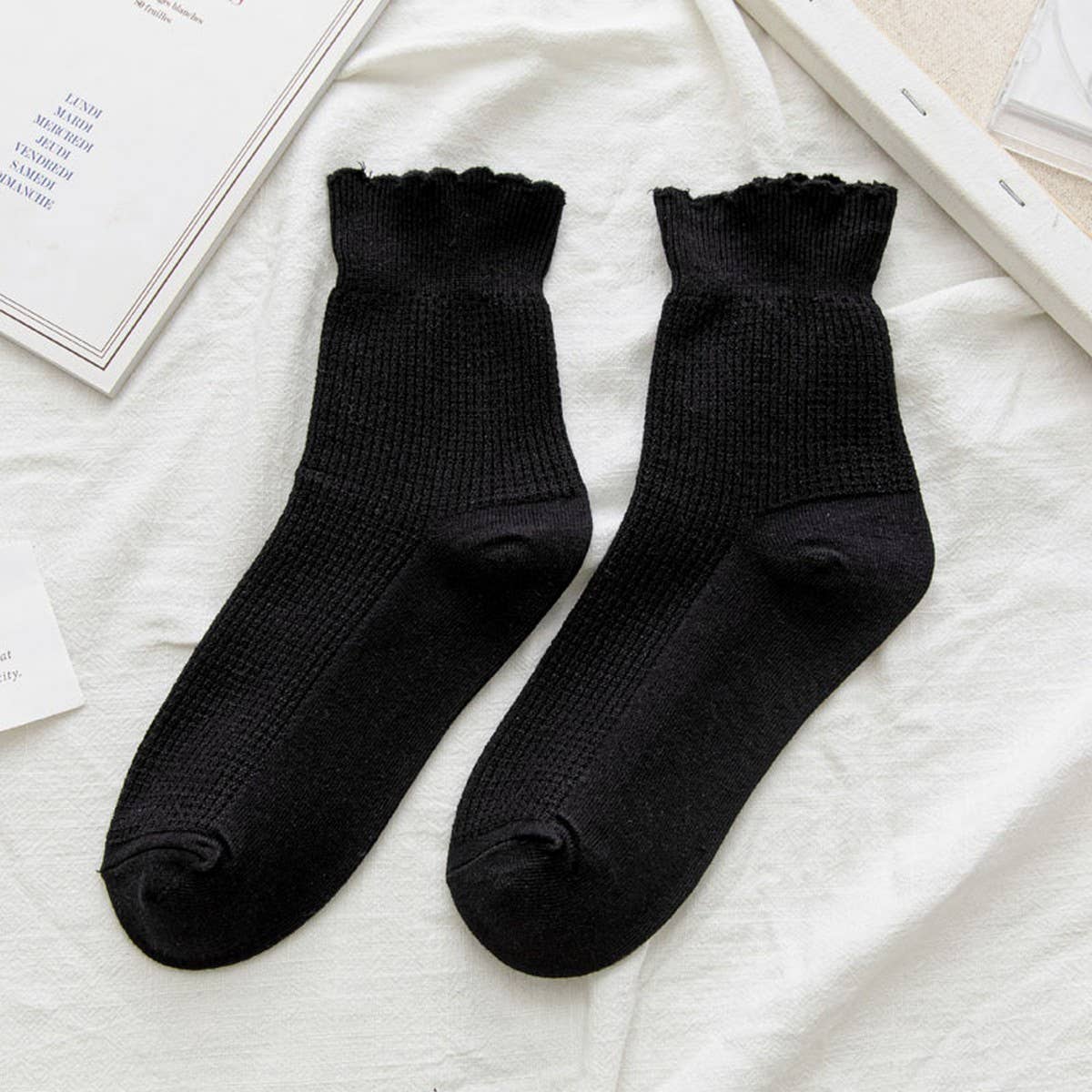 RUFFLED SOLID COLOR MID-TUBE SOCKS FOR WOMEN
